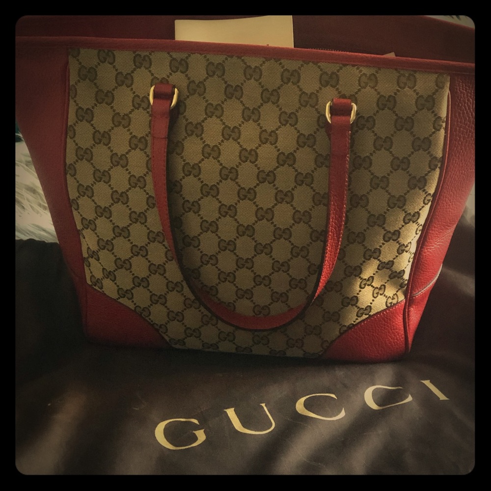 Lightly worn Gucci purse